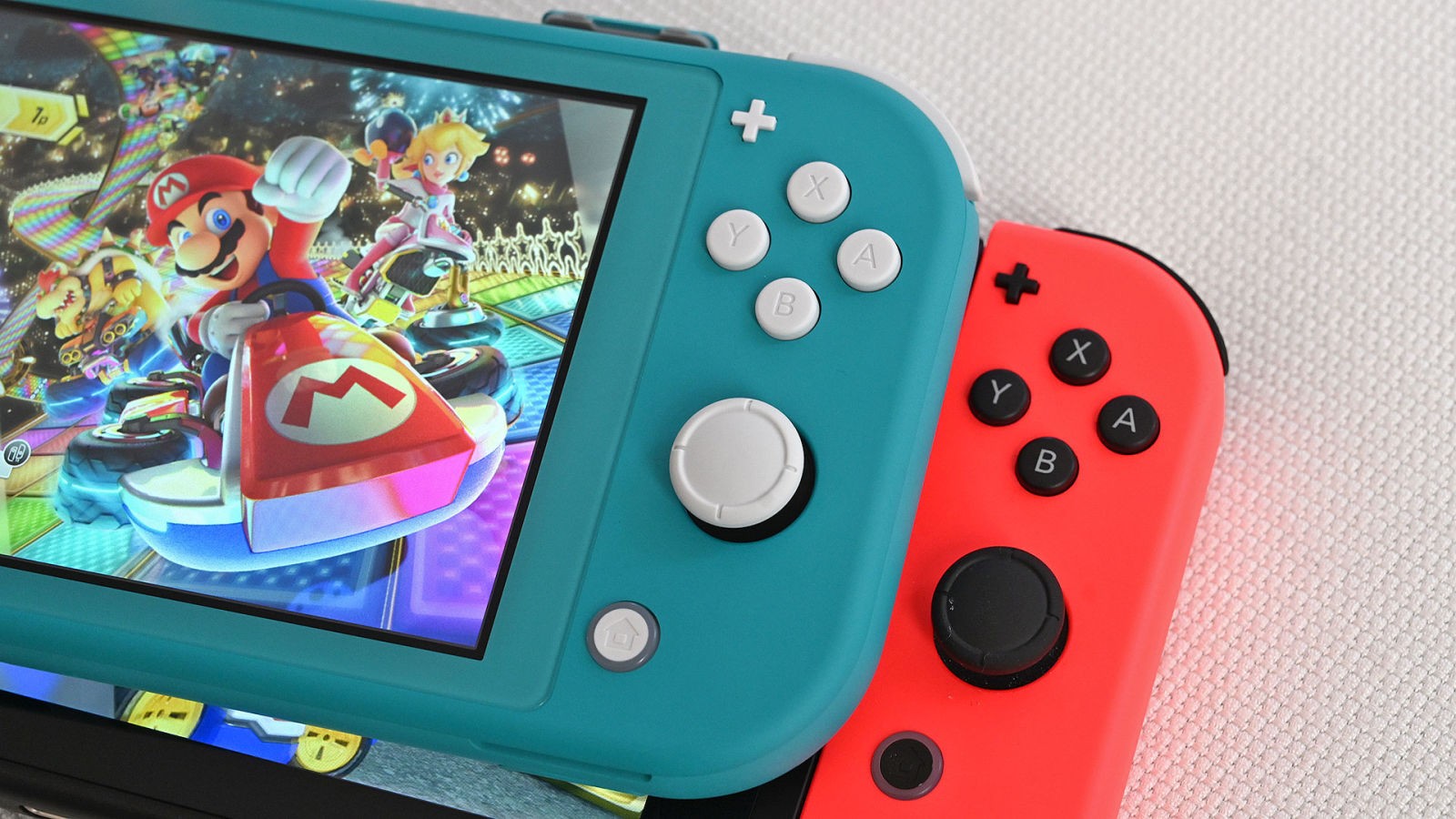Журналисты попробовали в деле Nintendo Switch Lite - фото 5