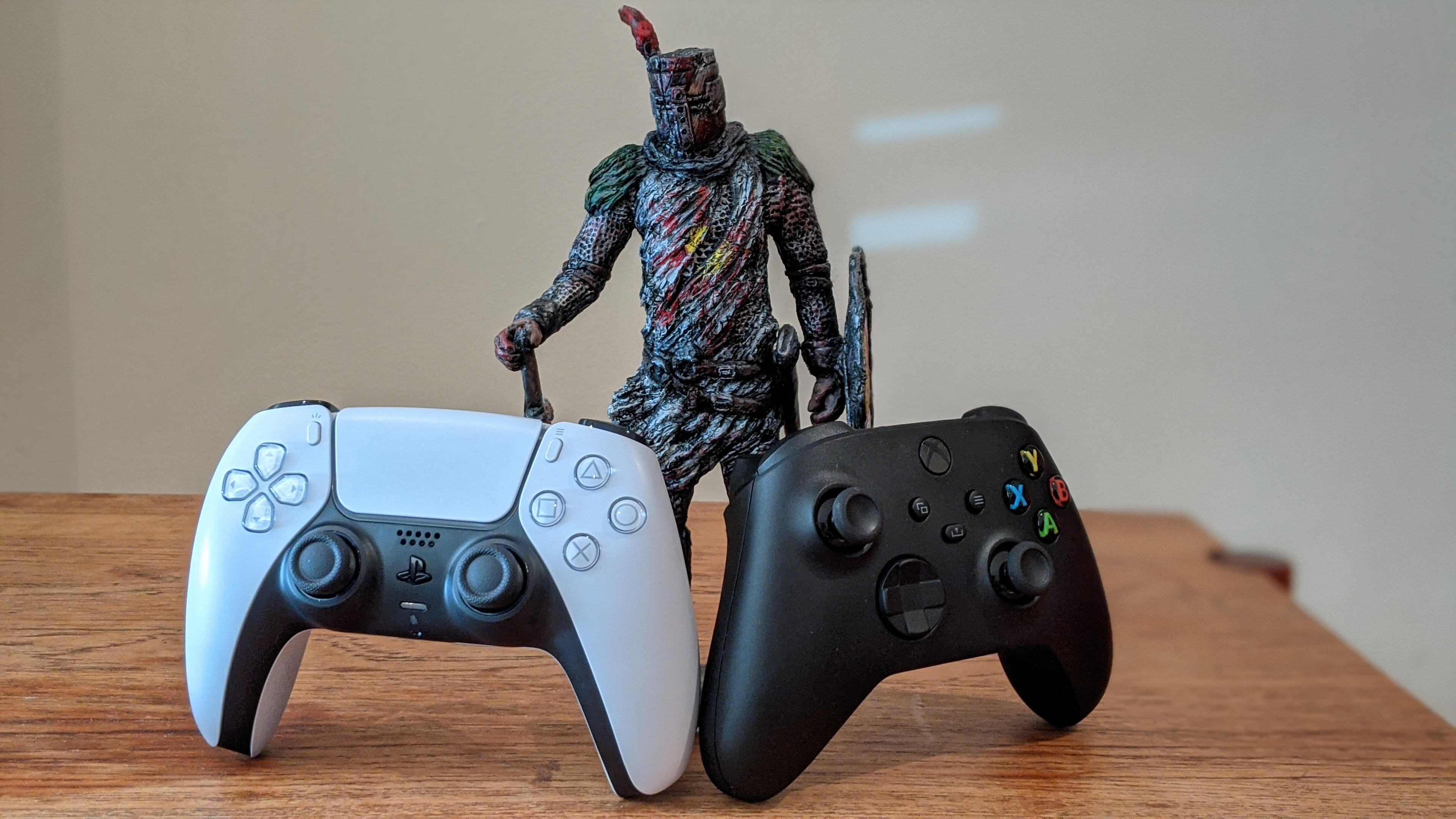 Microsoft спрашивает обладателей новых Xbox про геймпад PS5 - изображение обложка