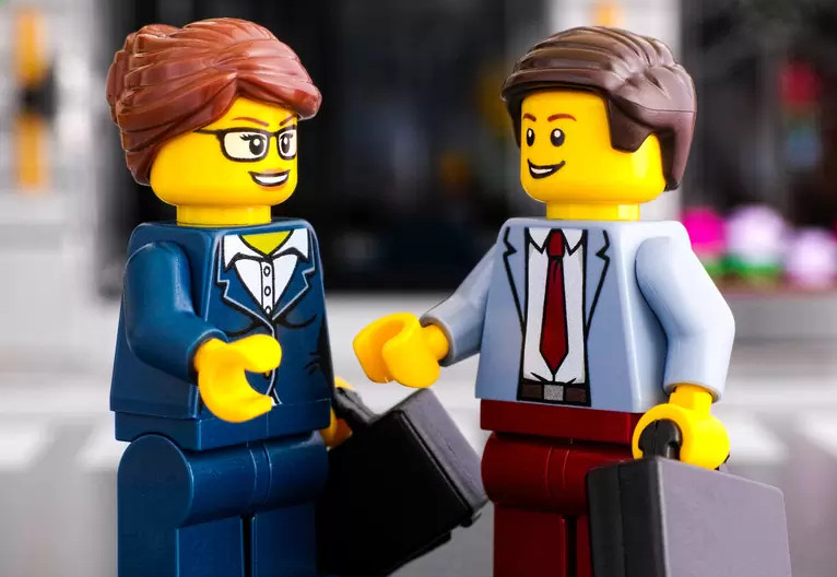LEGO прекращает коммерческую деятельность в России - изображение обложка