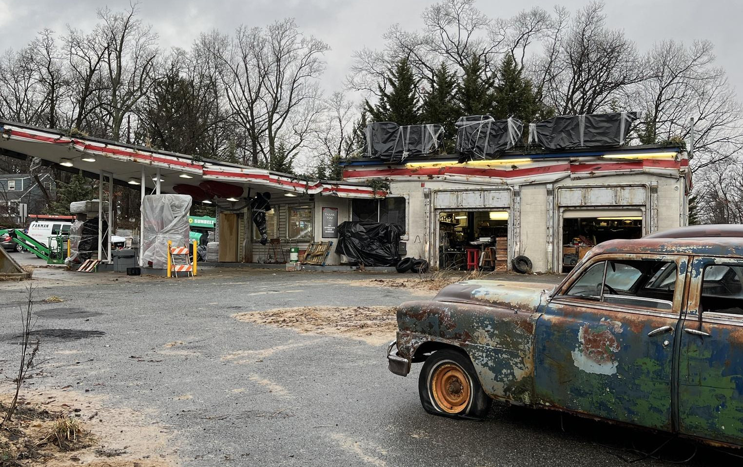 В сети появились новые фотографии со съёмок сериала по Fallout для Amazon - изображение обложка