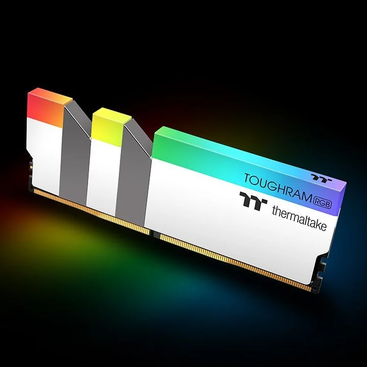 Thermaltake показала память TOUGHRAM RGB DDR4 в белом цвете - фото 2