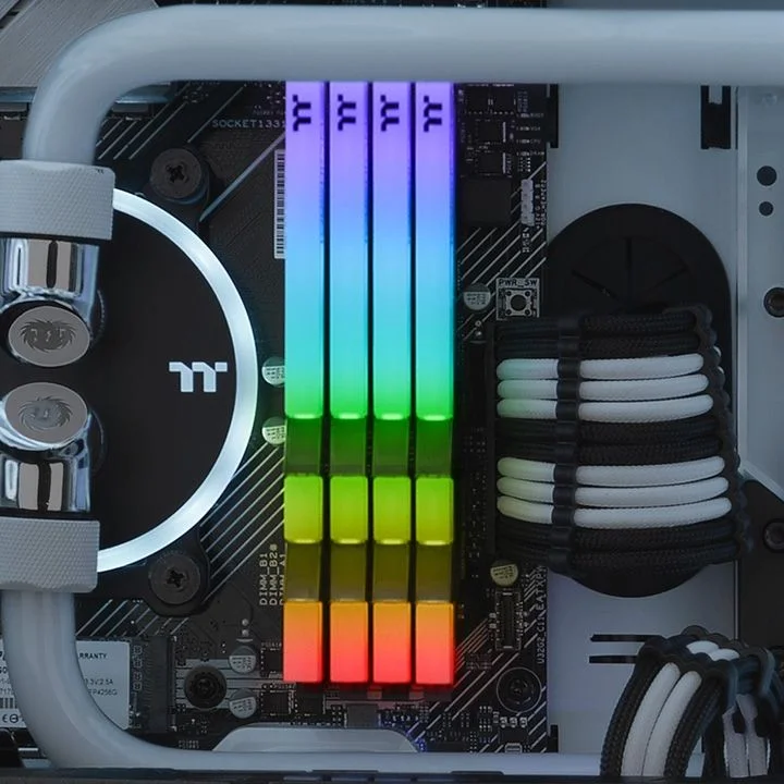 Thermaltake показала память TOUGHRAM RGB DDR4 в белом цвете - фото 1