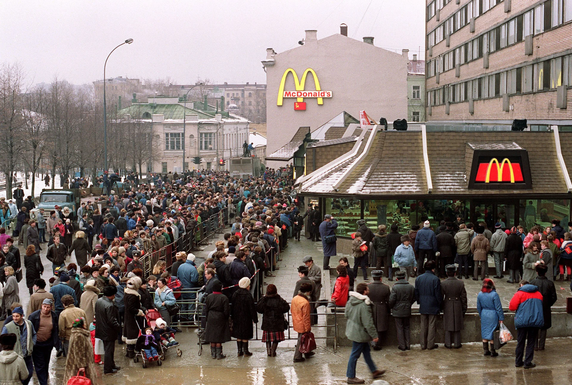 McDonald's официально покидает Россию - фото 1
