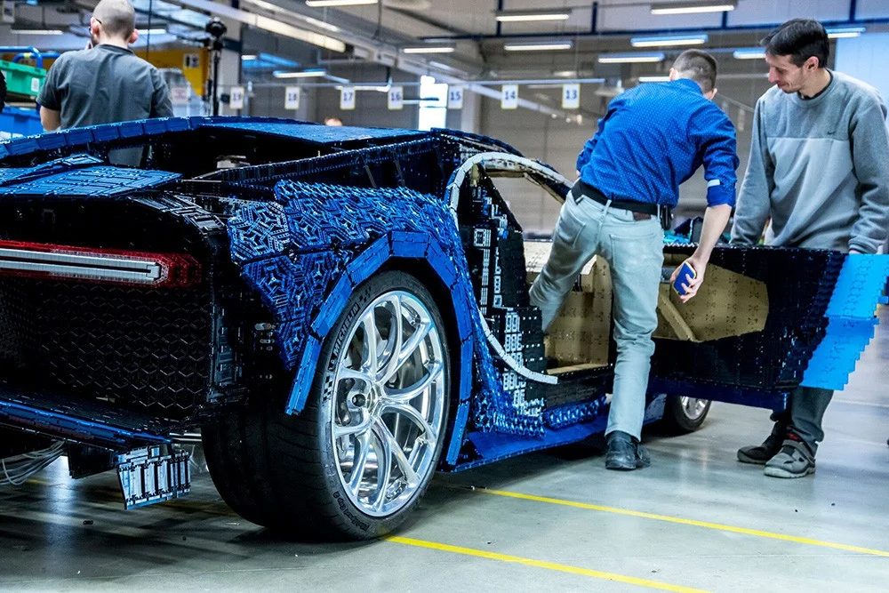 Из деталей LEGO собрали полноразмерную модель Bugatti Chiron - фото 4