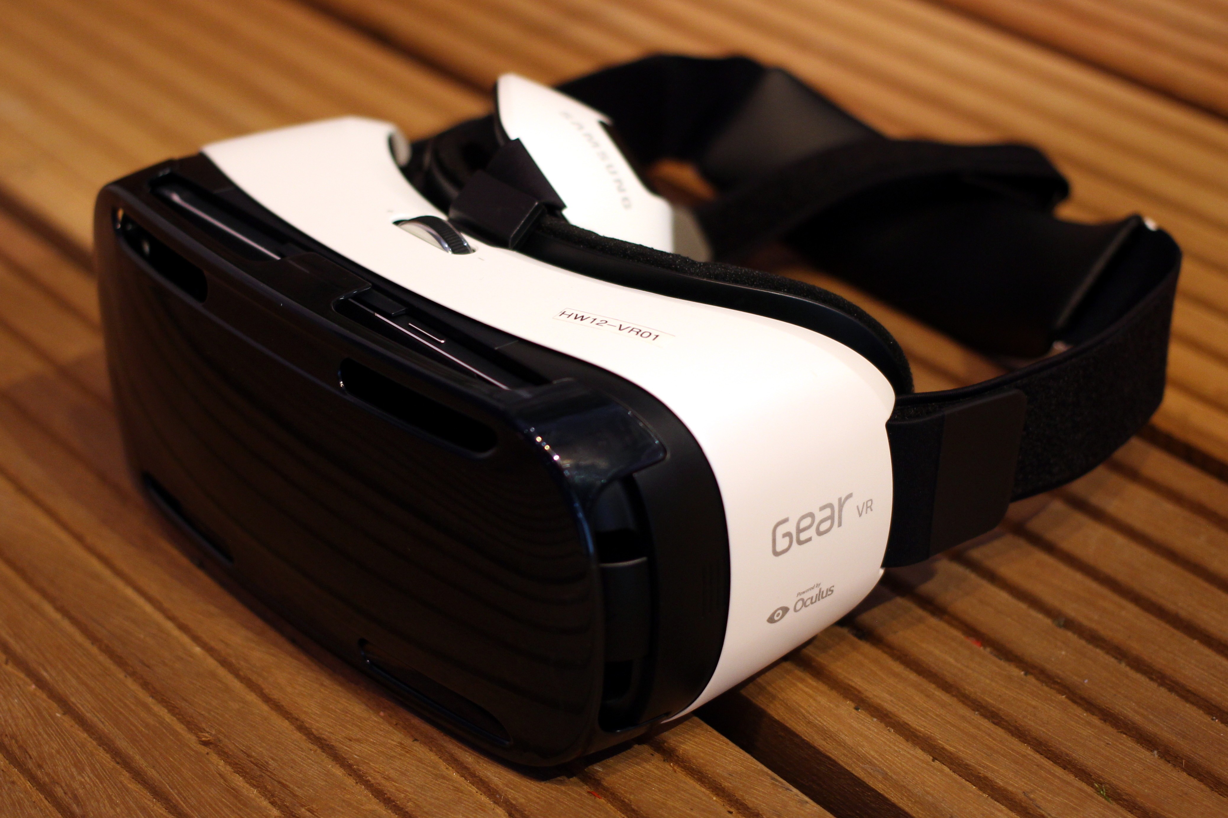 Oculus удалит свои приложения для Gear VR - изображение обложка