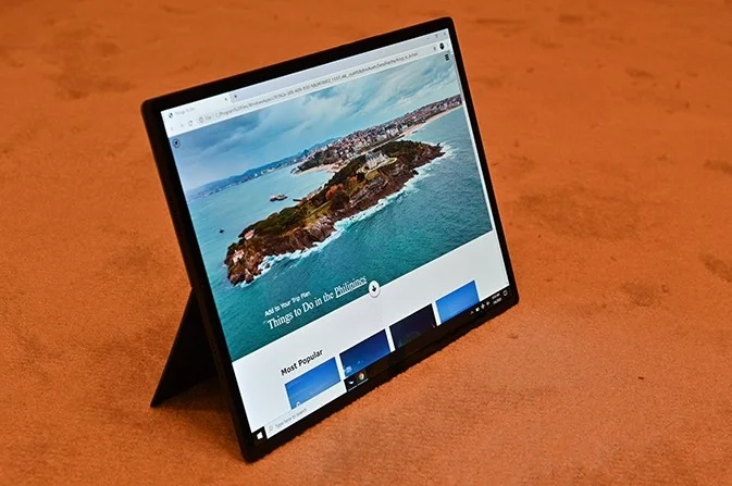 Intel показала-таки концепт ноутбука со складным экраном - фото 2
