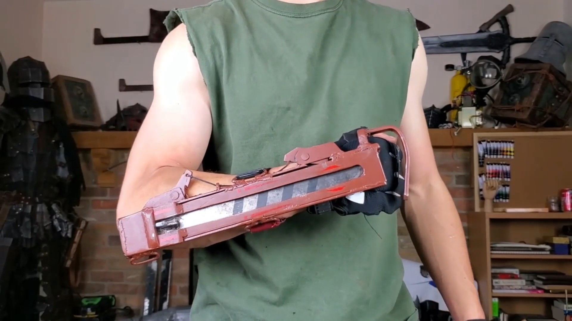 Поклонник DOOM Eternal воссоздал выдвижной клинок Палача Рока - изображение обложка