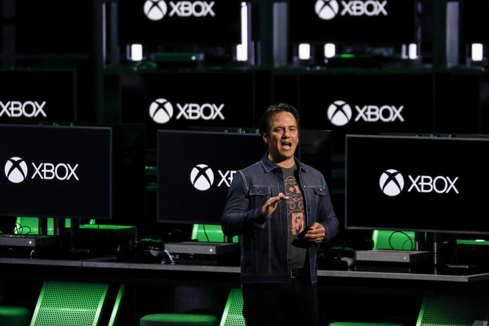 Фил Спенсер пообещал улучшить Windows Store для геймеров - изображение обложка
