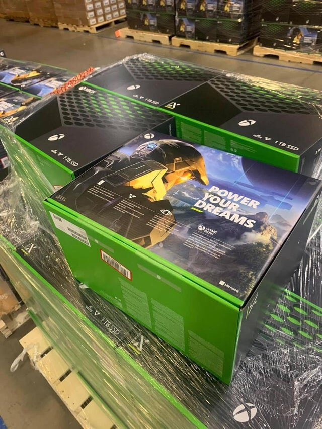 Коробка со склада и распаковка Xbox Series X - изображение 2 Коробка со склада и распаковка Xbox Series X - фото 2