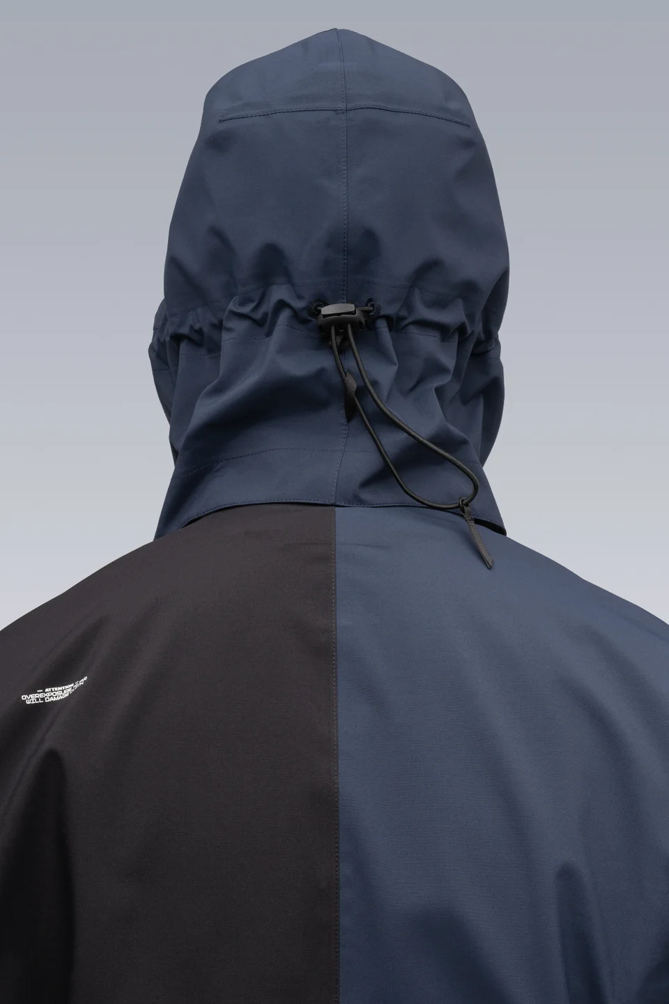 Немецкий бренд представил куртку в стиле Death Stranding за 140 тысяч рублей - фото 6