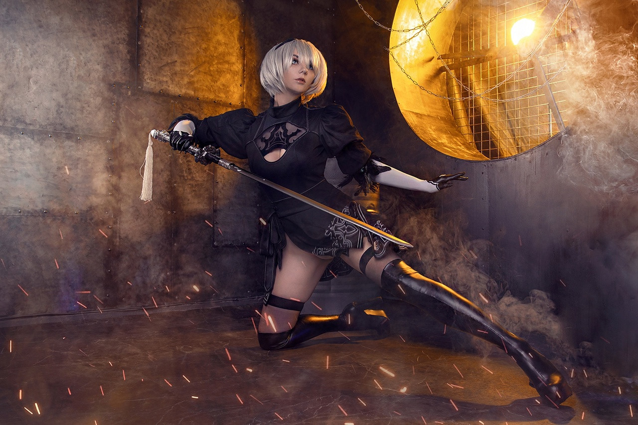 «Её предназначение — сражение с машинами»: косплей 2B из Nier: Automata - изображение обложка