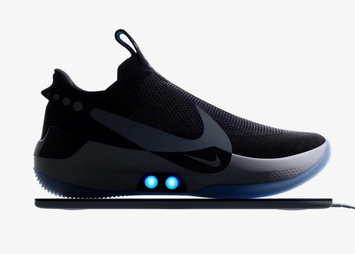 Nike представила кроссовки с автоматической шнуровкой - фото 1