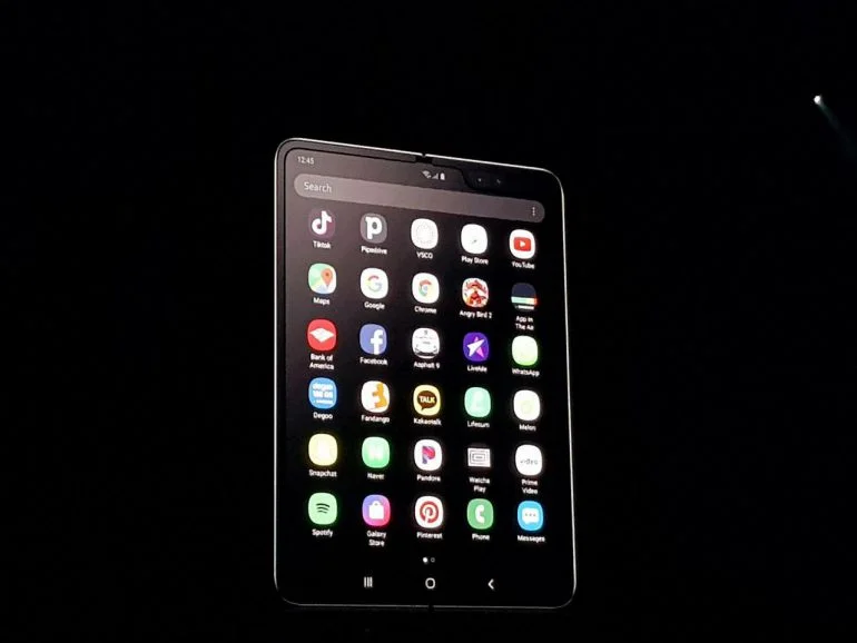 Samsung представила смартфон со складным дисплеем Galaxy Fold - фото 3