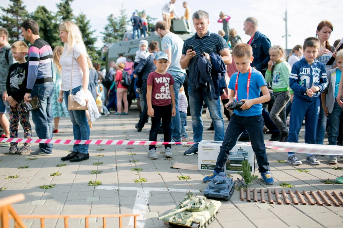 Миллион в онлайне, сто тысяч вживую: в Минске прошел «День танкиста» - фото 4