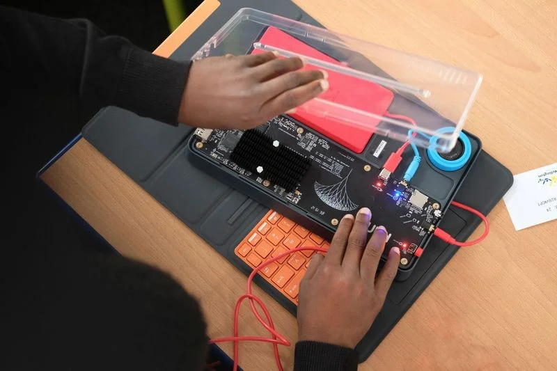 Microsoft и Kano разработали планшет-конструктор для детей - фото 1