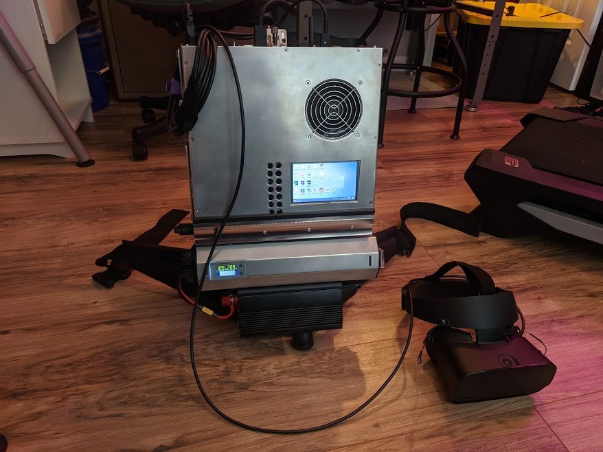 Энтузиаст создал компьютер-рюкзак для игры в VR - изображение обложка