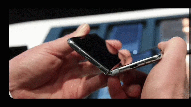 Журналисты оценили складной смартфон Samsung Galaxy Fold - фото 1