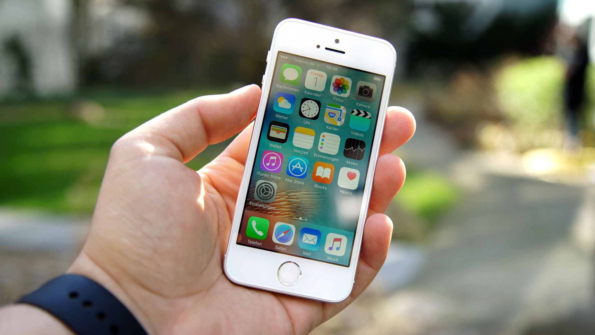 Apple отключила ещё два способа пополнения баланса App Store - изображение обложка