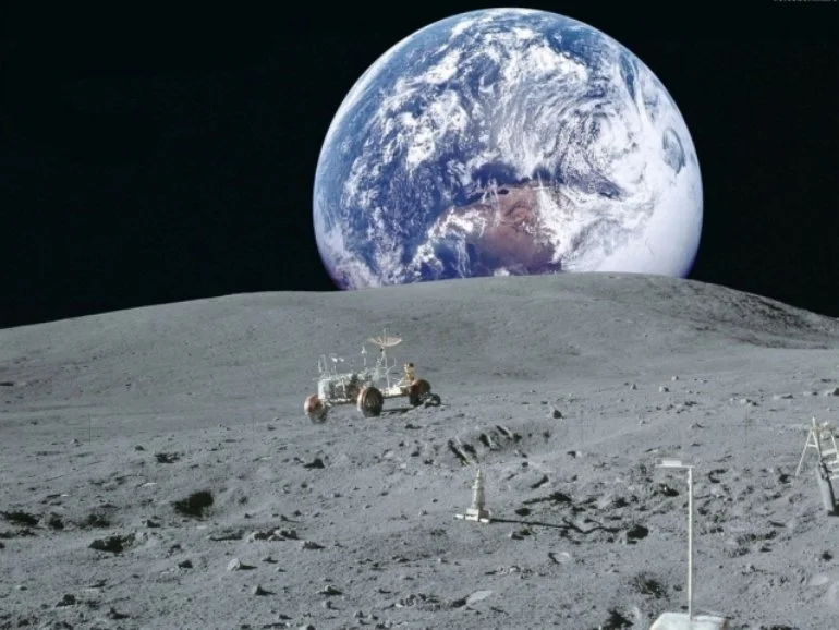 SpaceX выбрала первого лунного туриста - фото 1