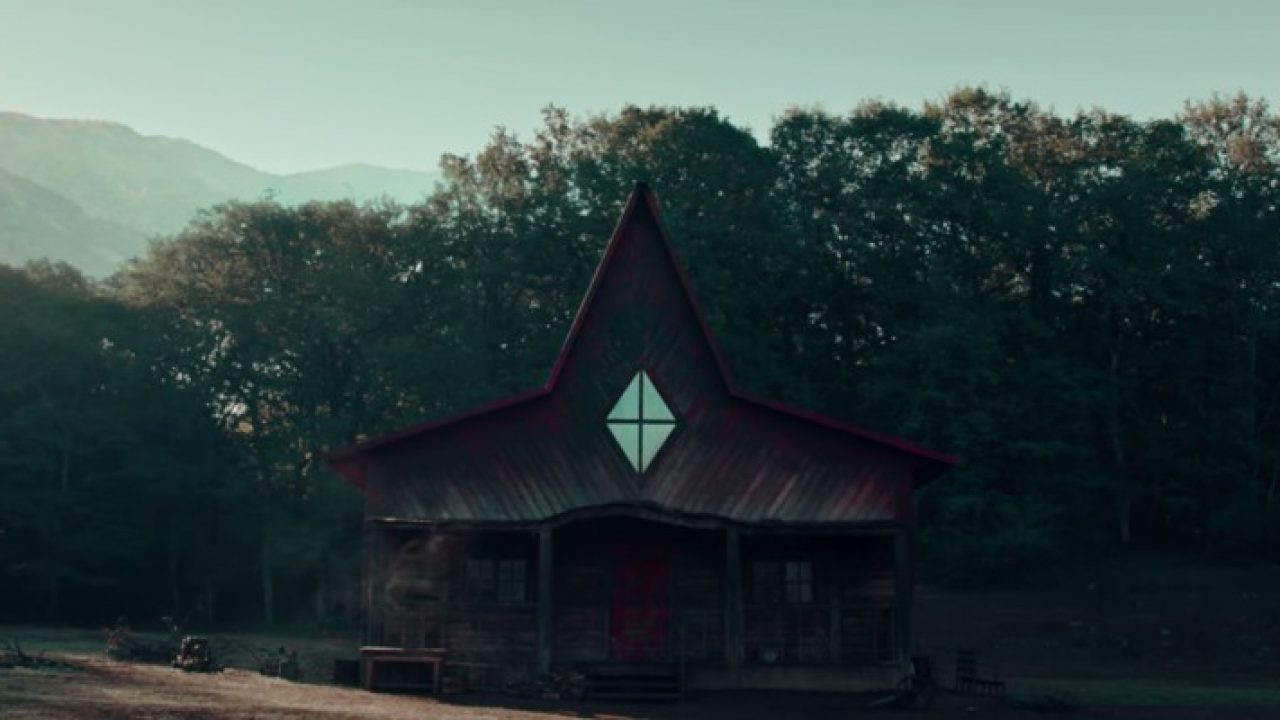 Netflix выпустил загадочный тизер хоррора про дом с маньяком - изображение обложка