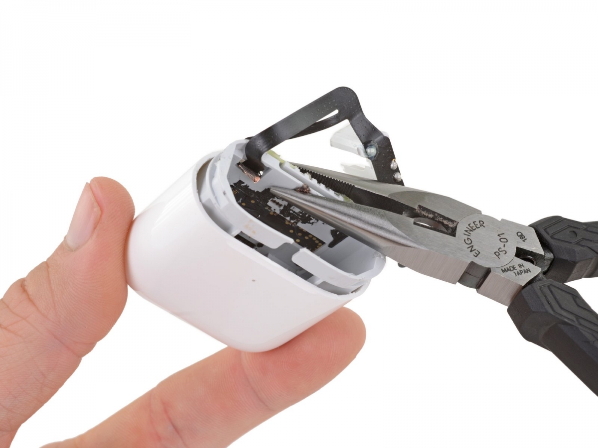 Ремонту не подлежат: в iFixit изучили внутренний мир наушников AirPods 2 - фото 3