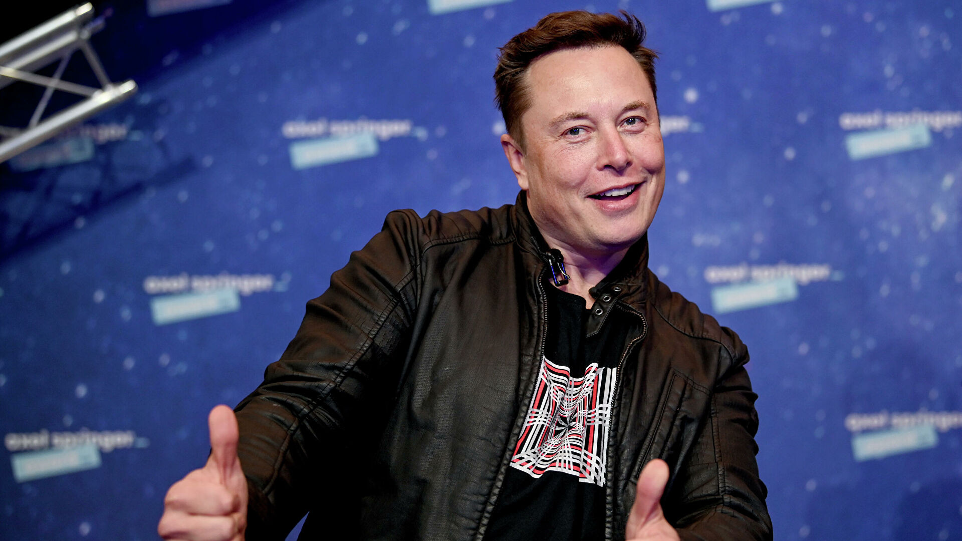 Илон Маск продал часть акций Tesla, чтобы была возможность купить Twitter - изображение обложка