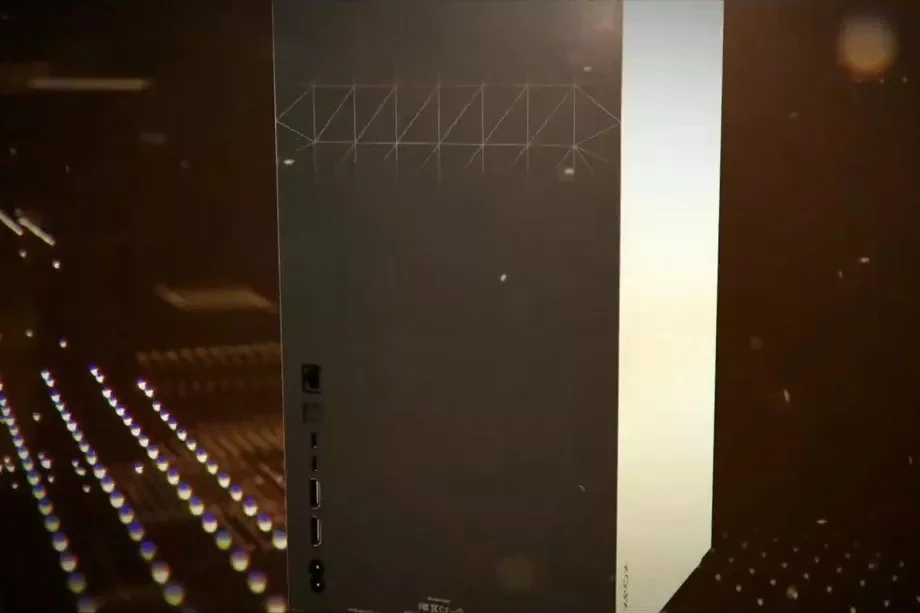 AMD показала поддельную модель Xbox Series X на CES 2020 - фото 1