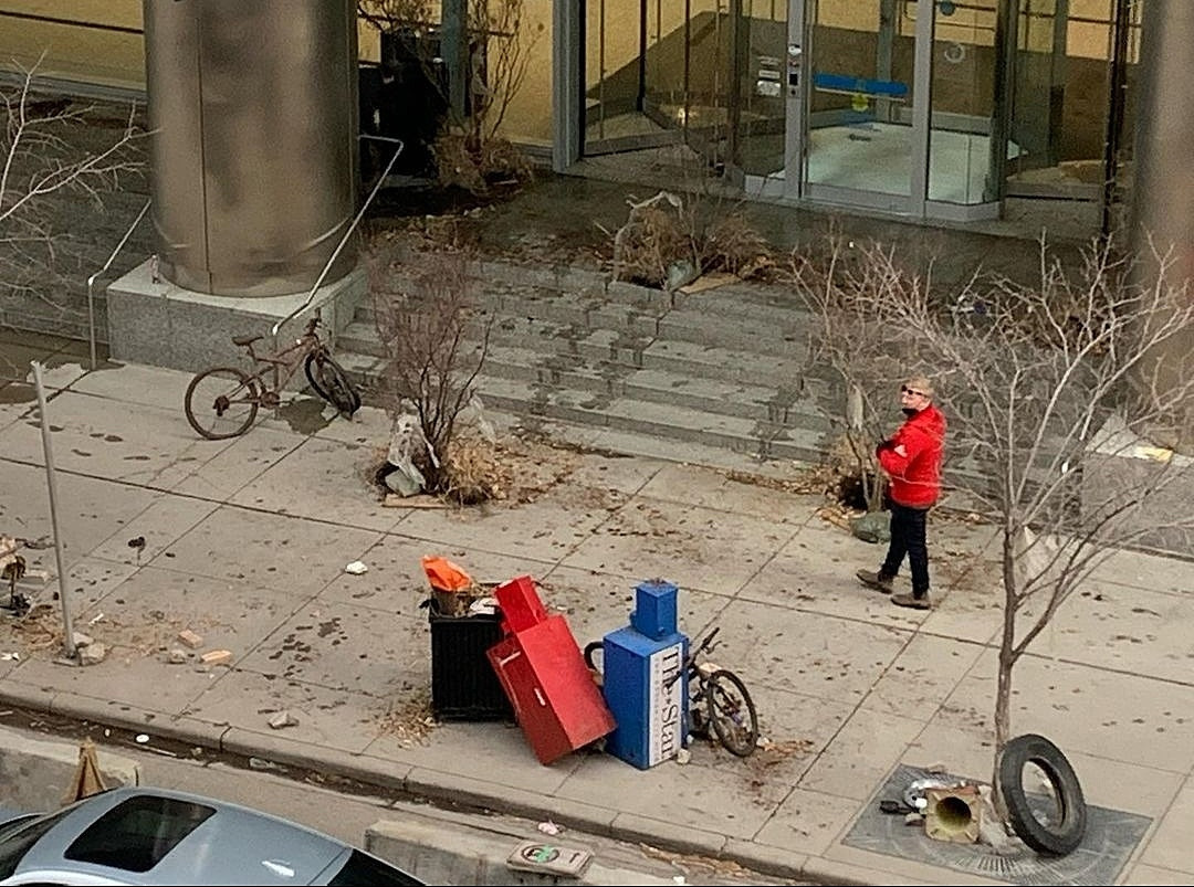 В сети появились новые фото со съёмок сериала The Last of Us с главными героями - изображение 3 В сети появились новые фото со съёмок сериала The Last of Us с главными героями - фото 3