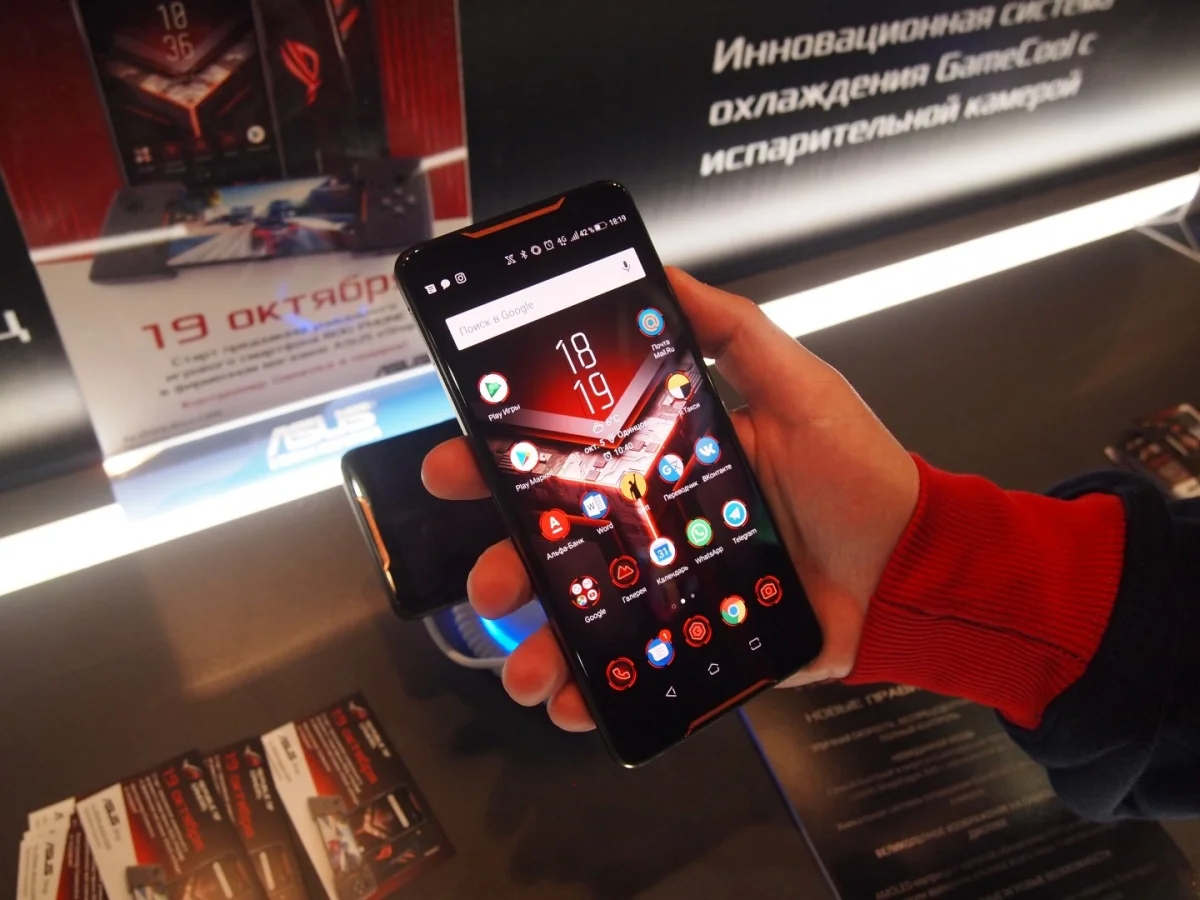 ASUS ROG Phone показали на «ИгроМире 2018» - фото 1