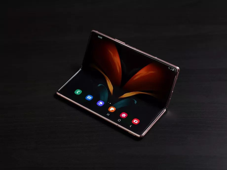 Складной смартфон Samsung Galaxy Z Fold 2 могут выпустить 18 сентября - изображение обложка