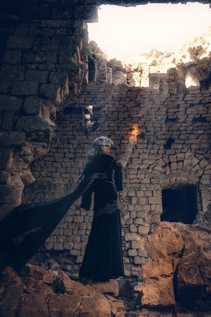 Косплеер показала мрачную Хранительницу огня из Dark Souls 3 - фото 1