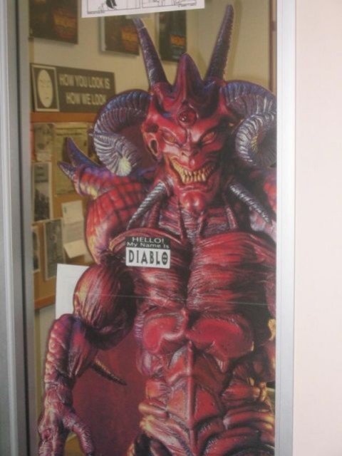 Картинки из офиса Blizzard - изображение обложка