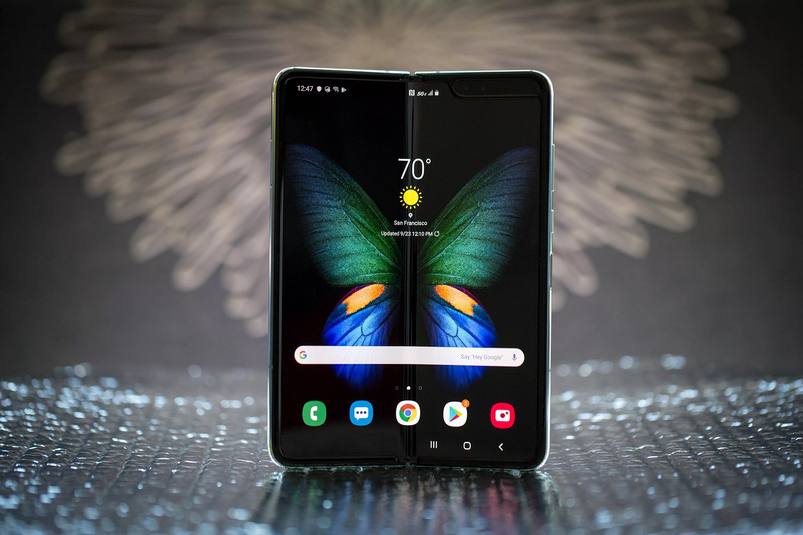 В России досрочно распродали все Galaxy Fold - изображение обложка