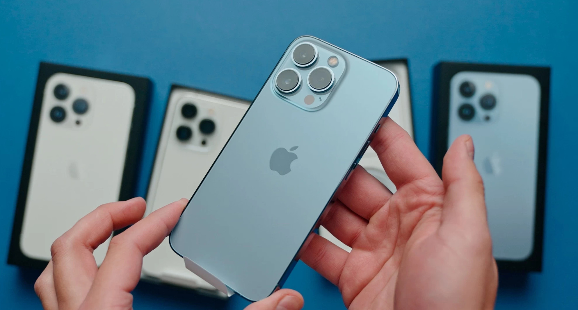 В России дефицит новых iPhone — большой спрос, но проблемы с поставками - изображение обложка
