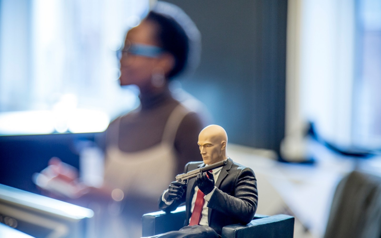 У разработчиков Hitman появился новый логотип и новый офис - изображение обложка
