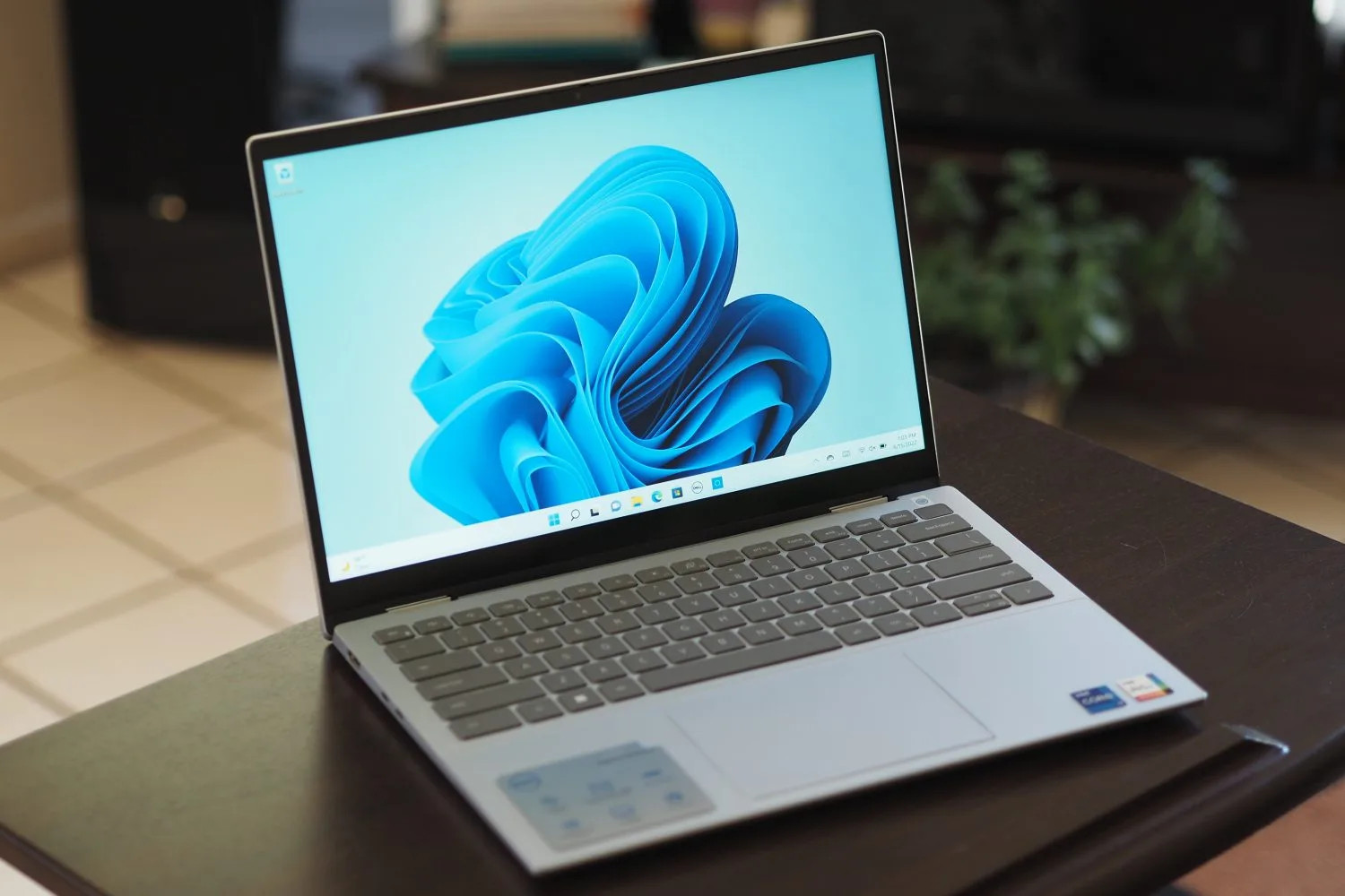СМИ: Dell увольняет больше 6 тысяч сотрудников на фоне падения продаж - изображение обложка