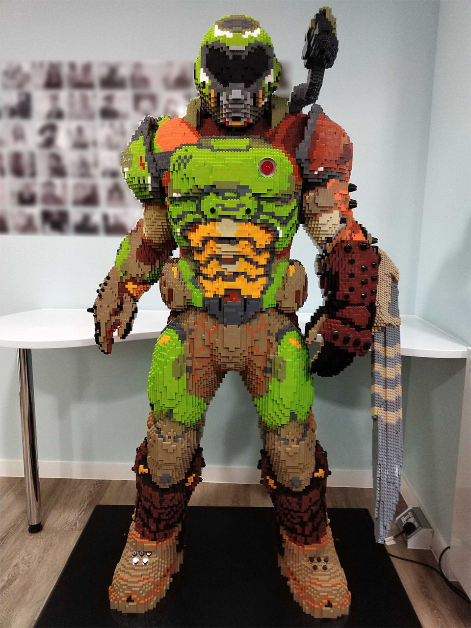 Bethesda показала Палача Рока из Doom в натуральную величину из конструктора - изображение 1 Bethesda показала Палача Рока из Doom в натуральную величину из конструктора - фото 1