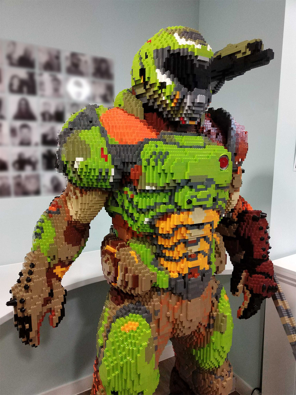 Bethesda показала Палача Рока из Doom в натуральную величину из конструктора - изображение 2 Bethesda показала Палача Рока из Doom в натуральную величину из конструктора - фото 2