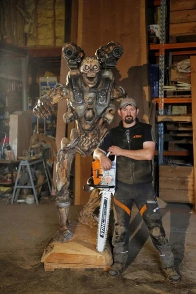 Австралиец вырезал бензопилой скульптуру ревенанта из DOOM - фото 2