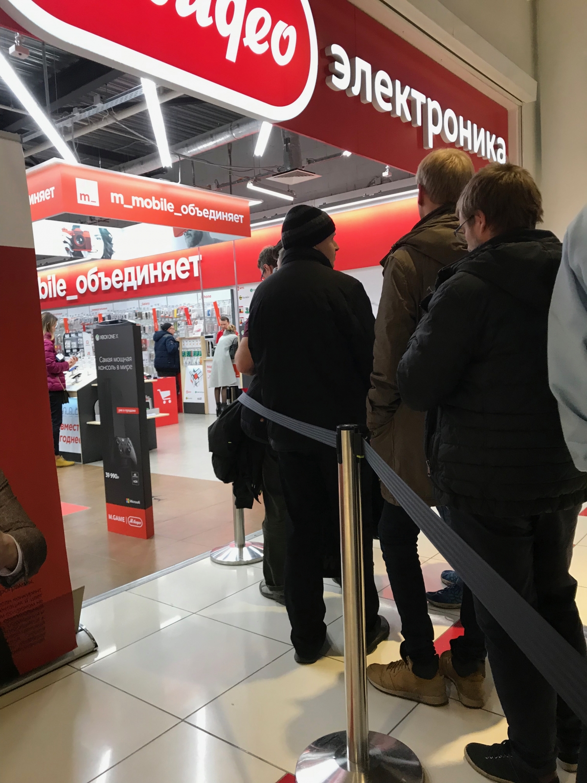 Как прошёл старт продаж Xbox One X в России - изображение 4 Как прошёл старт продаж Xbox One X в России - фото 4