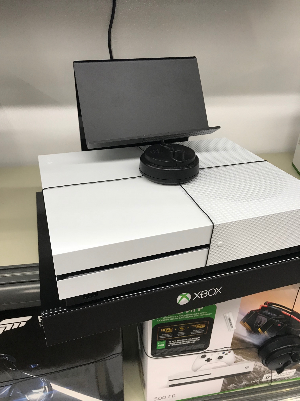 Как прошёл старт продаж Xbox One X в России - изображение 8 Как прошёл старт продаж Xbox One X в России - фото 8