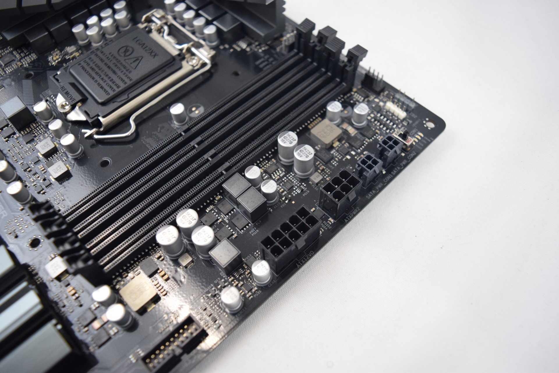 Материнская плата ASRock Z490 Phantom Gaming 4SR оснащена новым разъёмом питания - фото 1