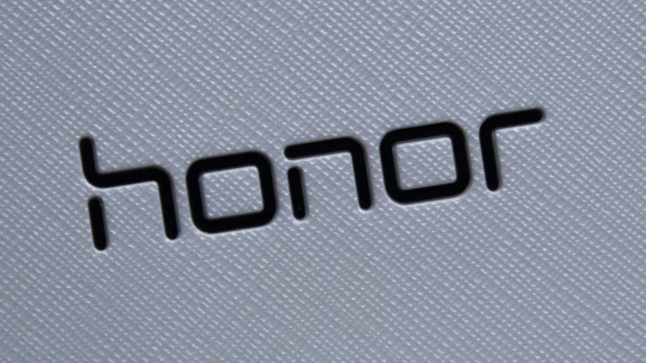 Официально: Honor не будет отделяться от Huawei - изображение обложка