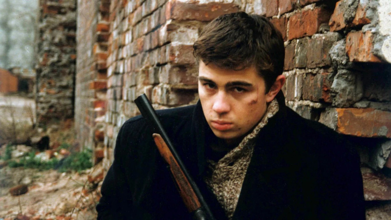 В России выпустят в повторный прокат «Брата», «Жмурки» и другие фильмы Алексея Балабанова - изображение обложка