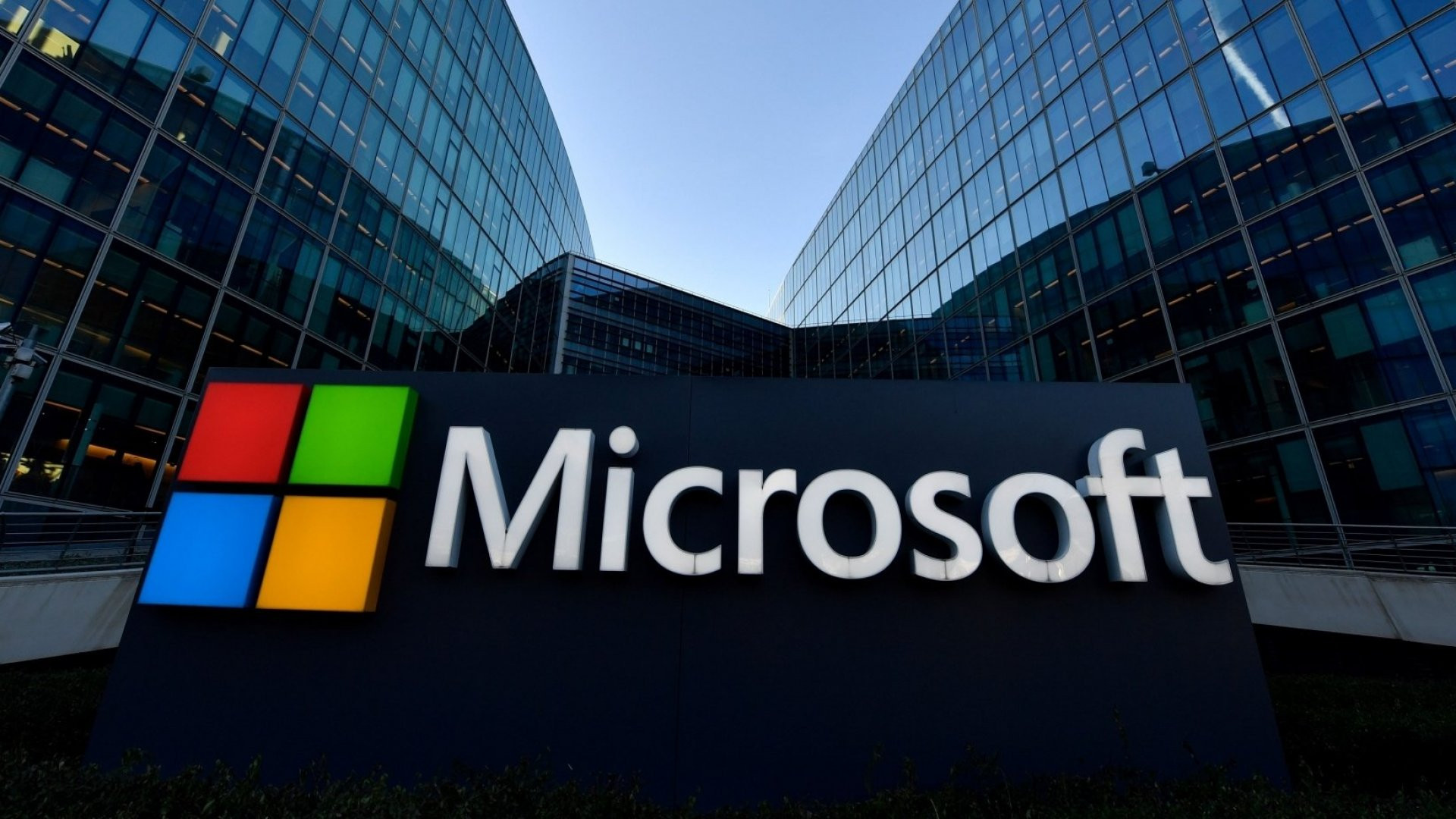 Microsoft следом за Google сокращает набор сотрудников из-за нестабильной экономики - изображение обложка