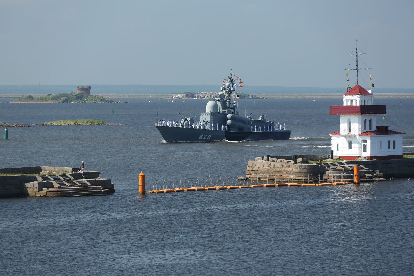 Главный парад ВМФ России с борта боевого корабля - изображение обложка
