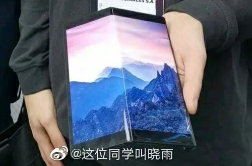 Первое «живое фото» складного смартфона Huawei Mate X - фото 1