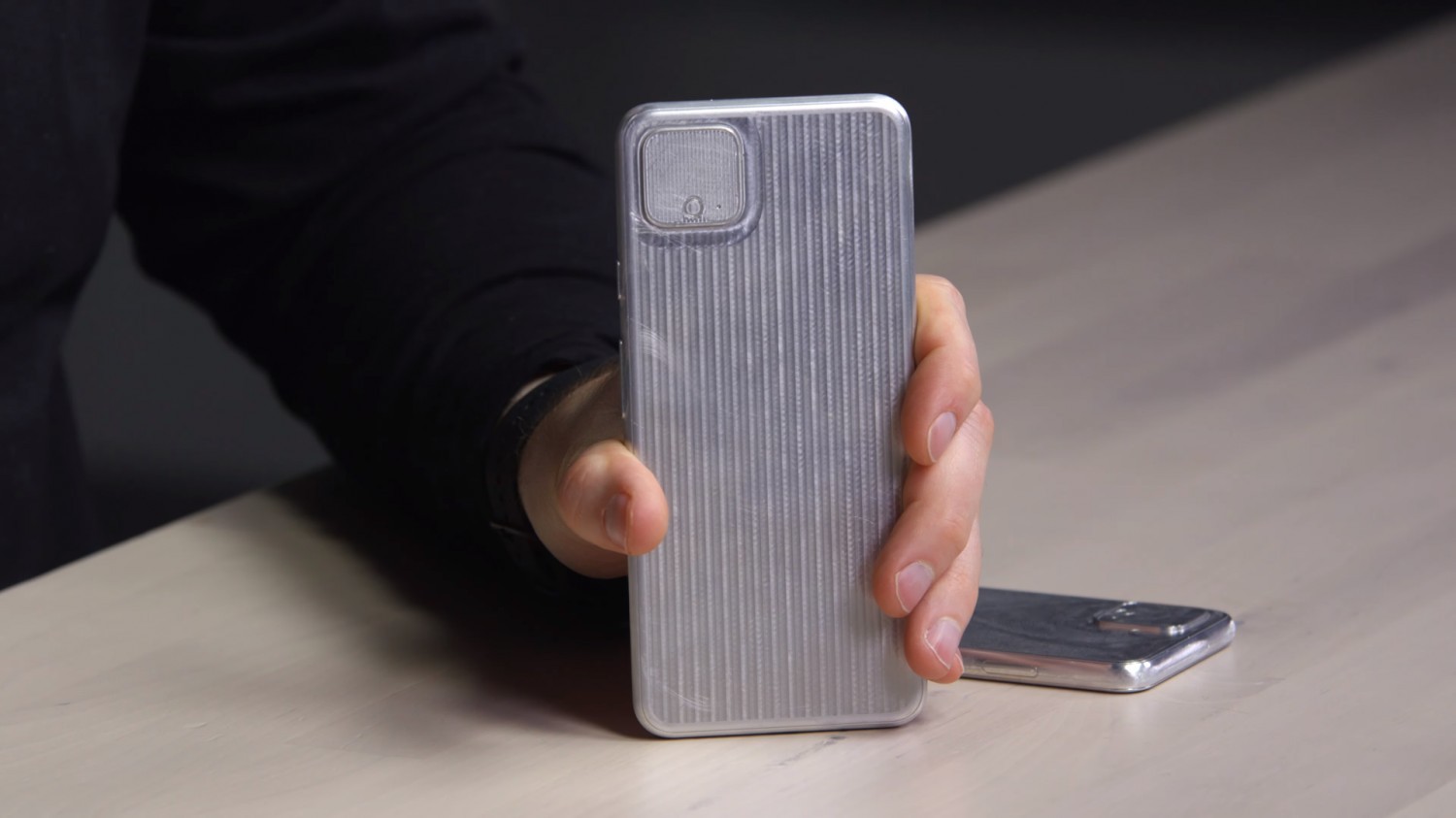 Утечка показала тройную камеру у Pixel 4 - изображение обложка
