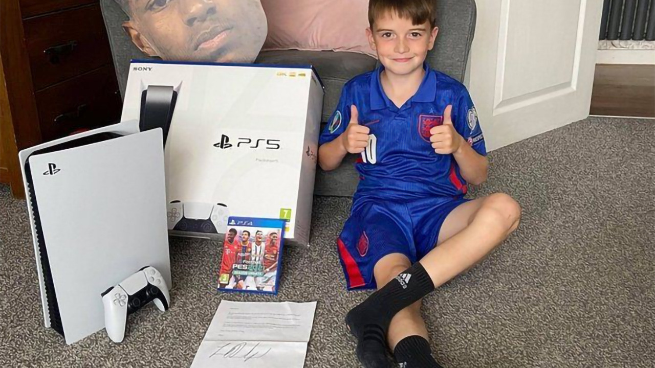 PS5 стала самой продаваемой консолью Британии за первую половину 2021 года - изображение обложка