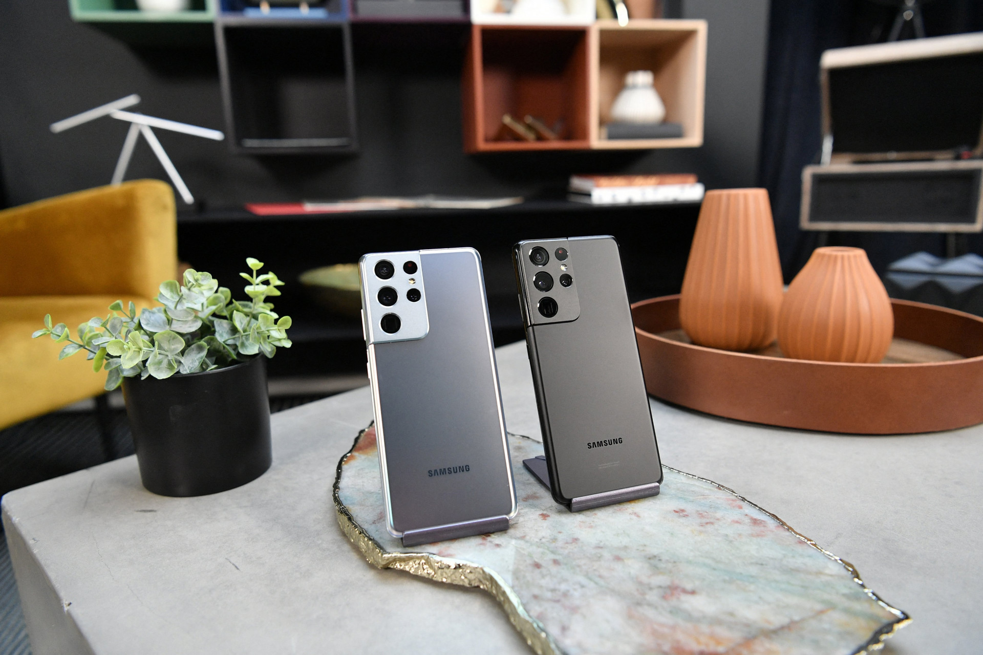 Samsung представила линейку смартфонов Galaxy S21 — цены начинаются от 75 тысяч рублей - фото 2